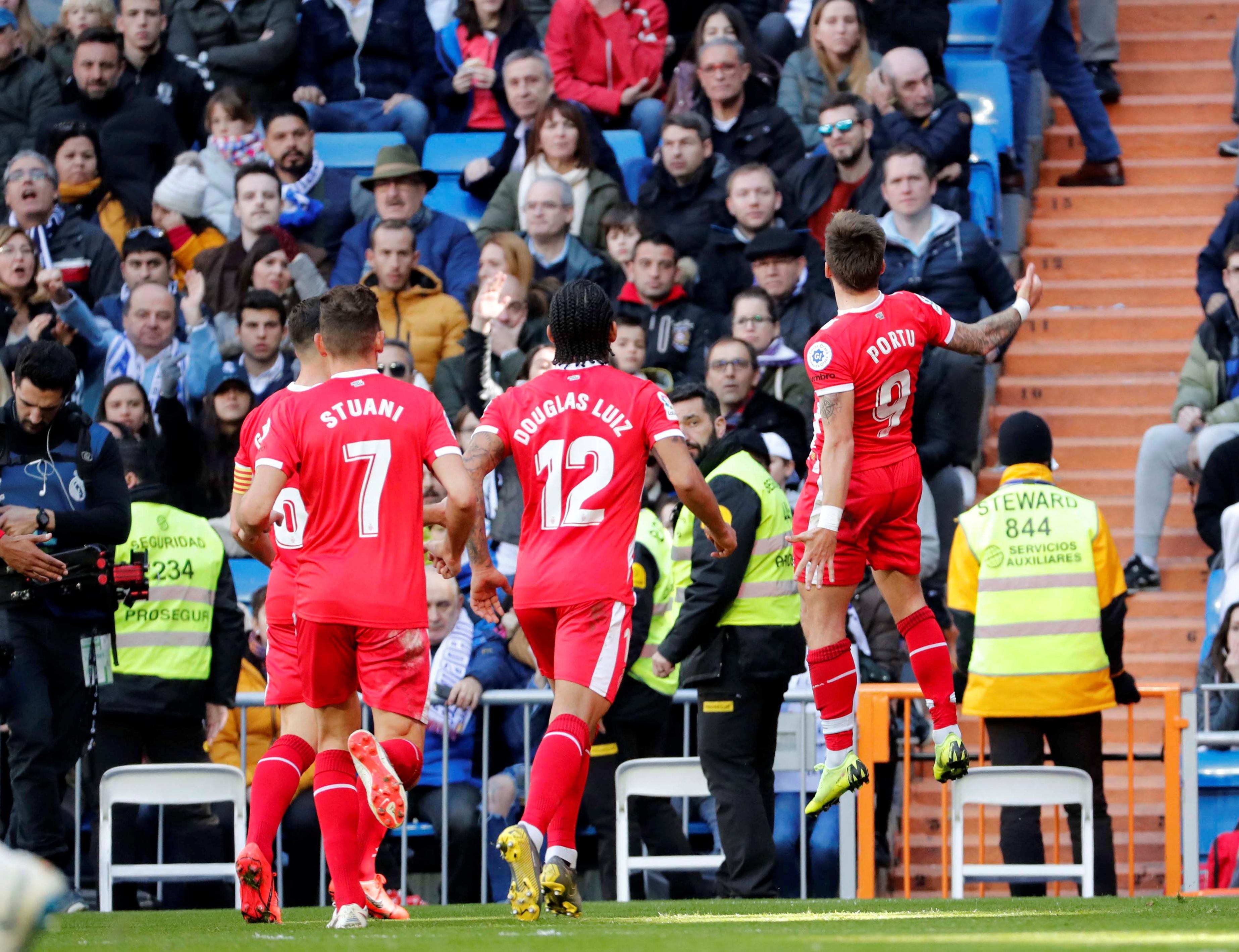 现了她一贯 现了她一贯